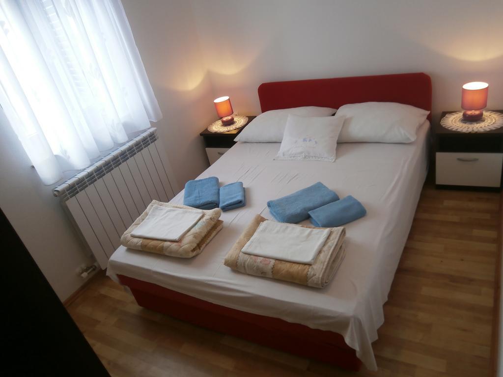 Apartments Crncic Šilo Rum bild