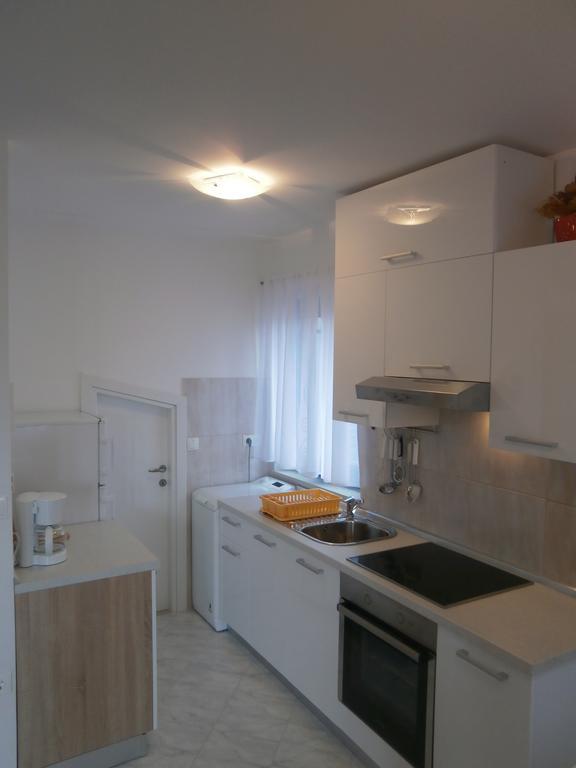 Apartments Crncic Šilo Rum bild