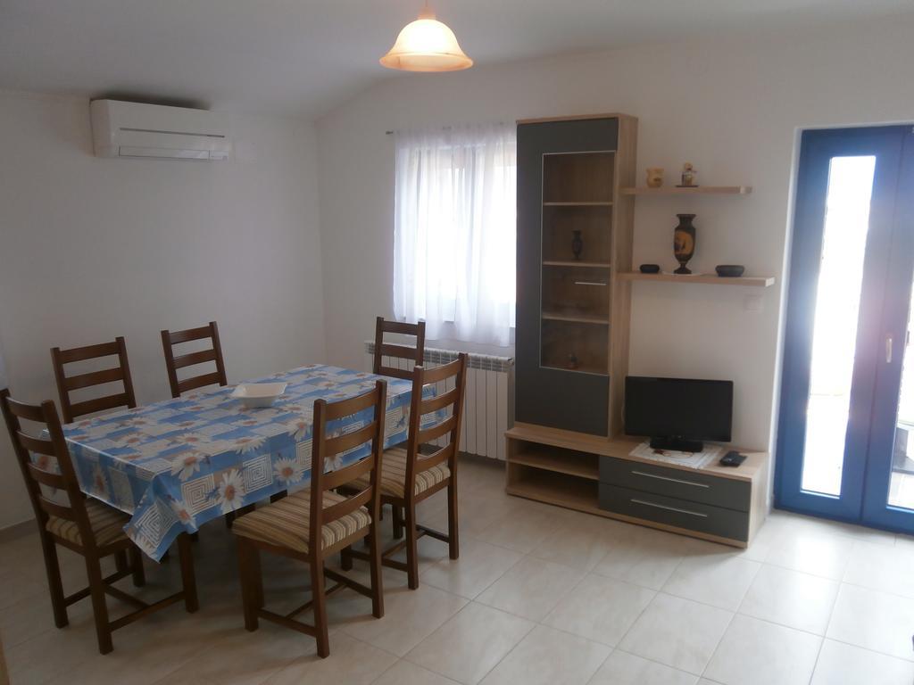 Apartments Crncic Šilo Rum bild