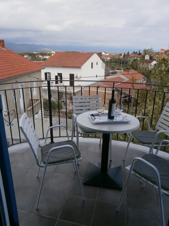Apartments Crncic Šilo Rum bild