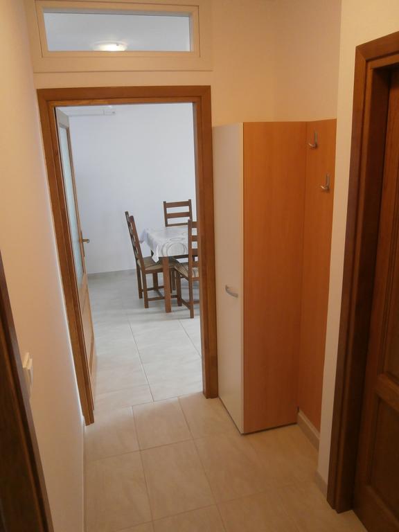 Apartments Crncic Šilo Rum bild