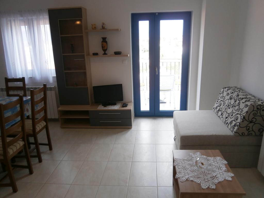 Apartments Crncic Šilo Rum bild