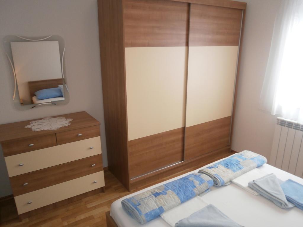 Apartments Crncic Šilo Rum bild