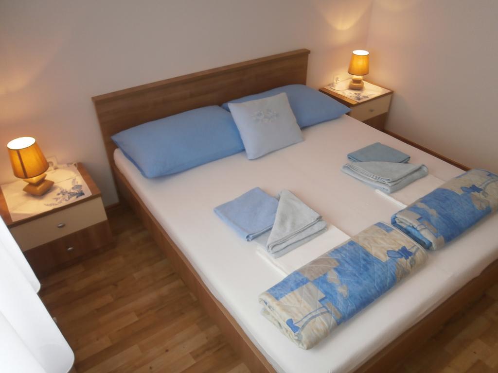 Apartments Crncic Šilo Rum bild