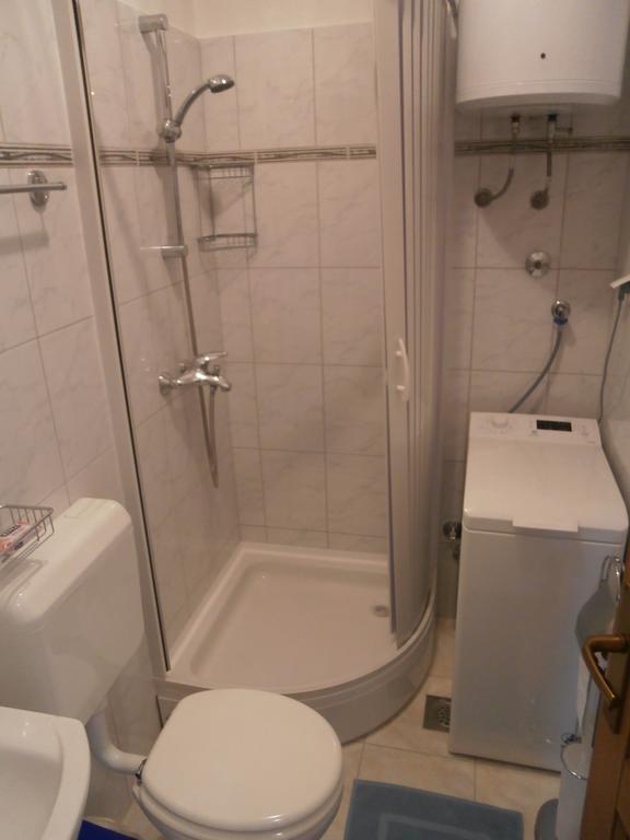Apartments Crncic Šilo Rum bild
