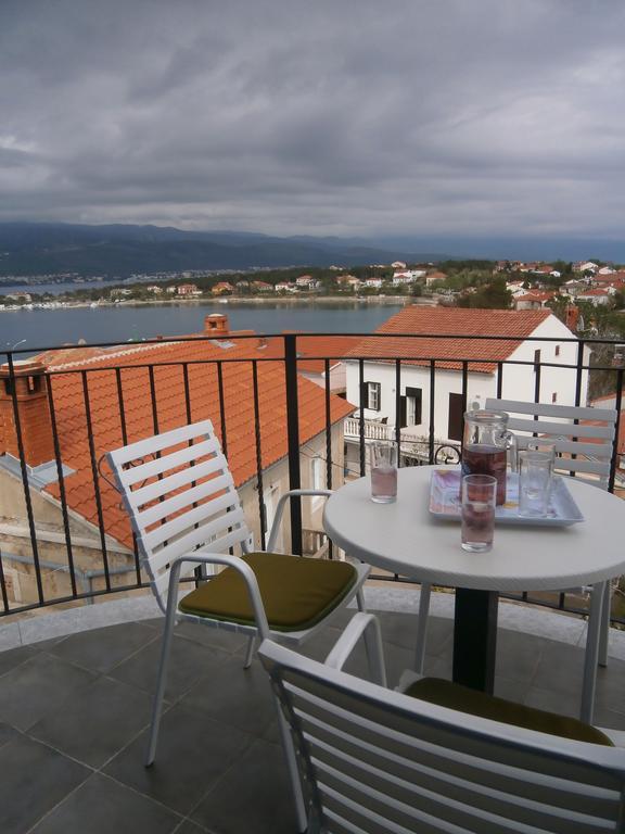Apartments Crncic Šilo Rum bild